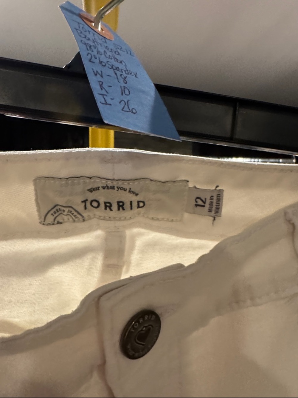 Torrid Boyfriend Women's White Skinny Jeans frayed bottom sz 12 - Picture 5 of 6